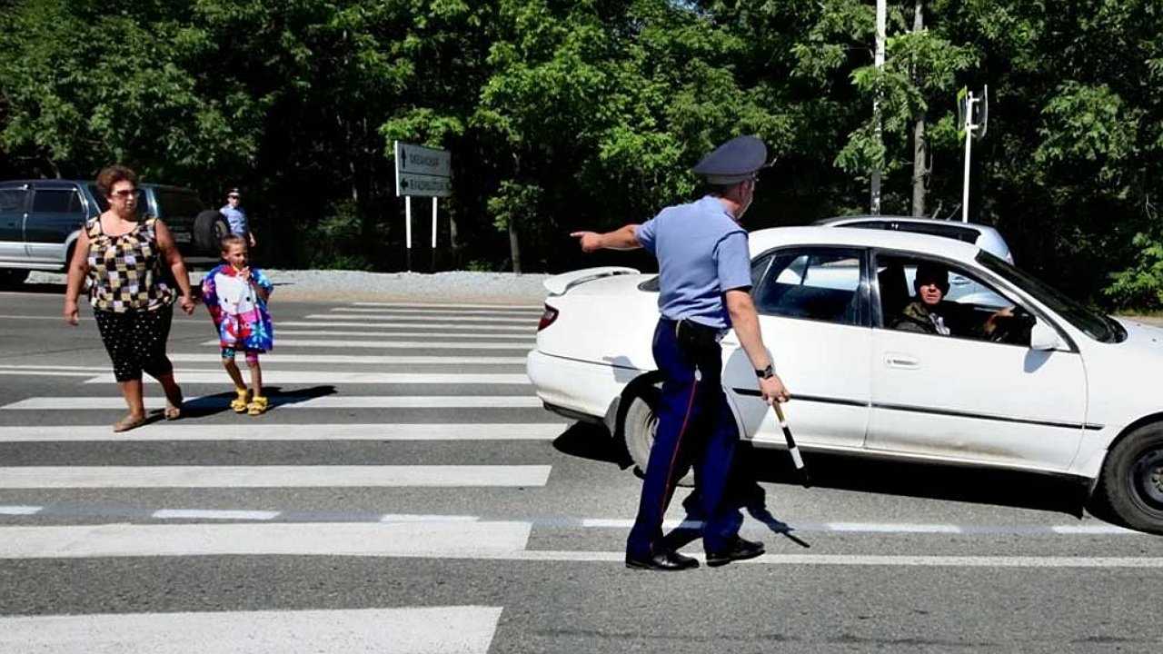 Можно ли совершать обгон на перекрёстке