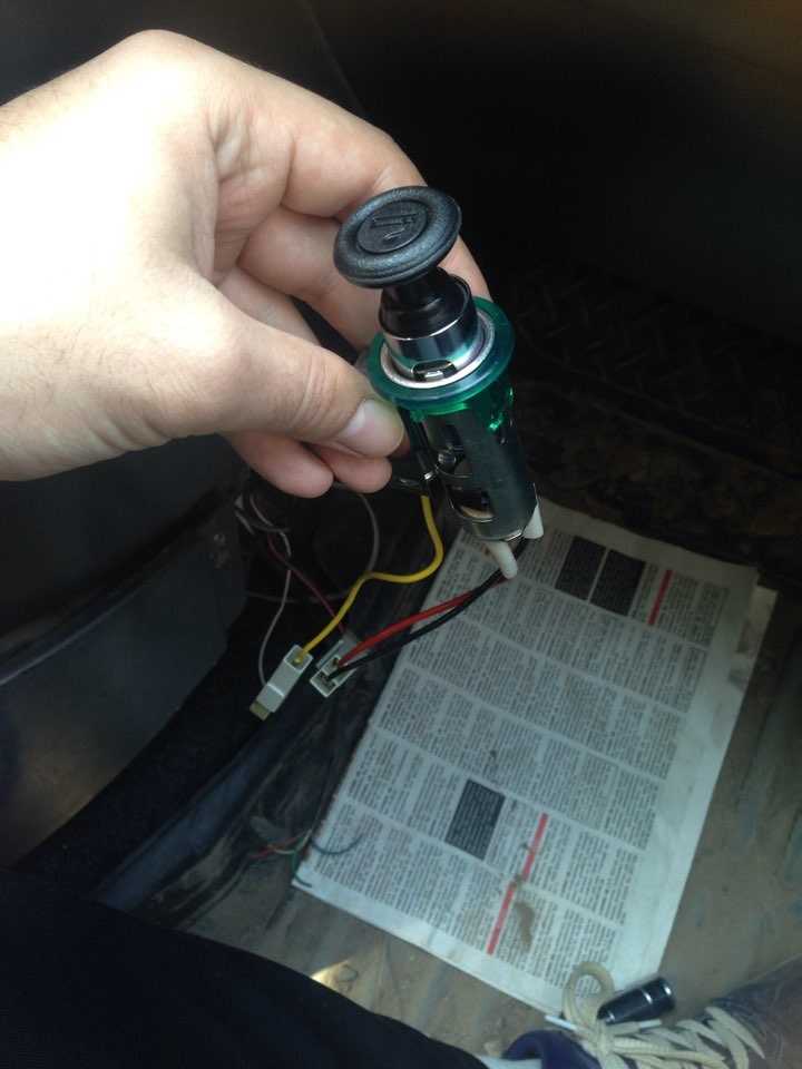 Почему 12v розетка в моей машине не работает?