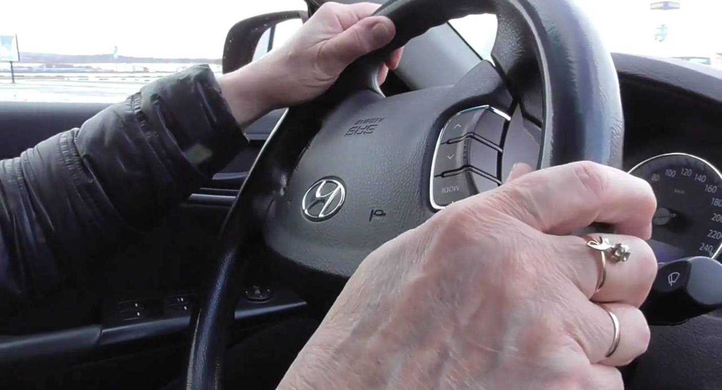 Почему руль не возвращается в исходное положение: устраняем причины