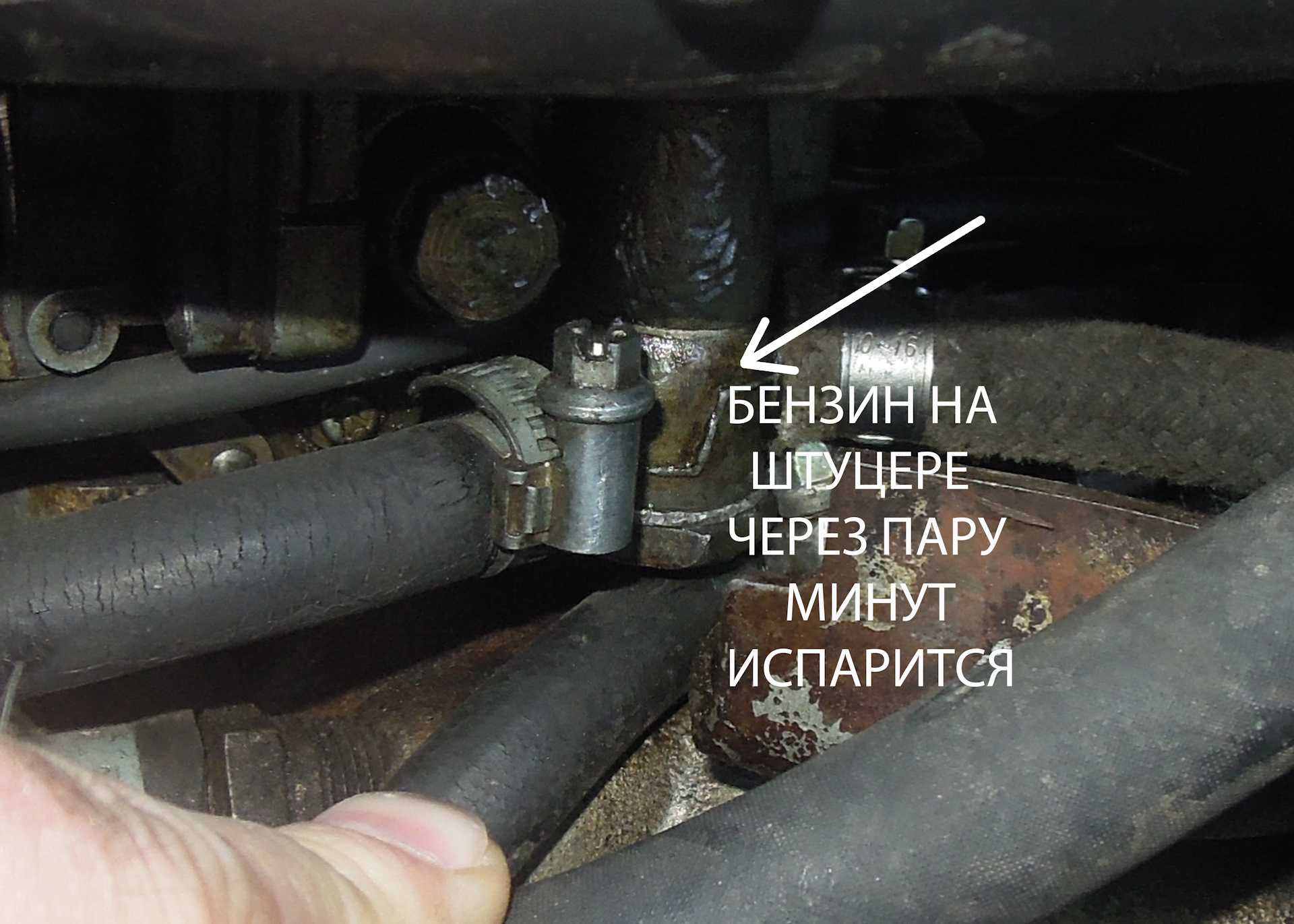 Запах бензина при запуске двигателя: основные причины